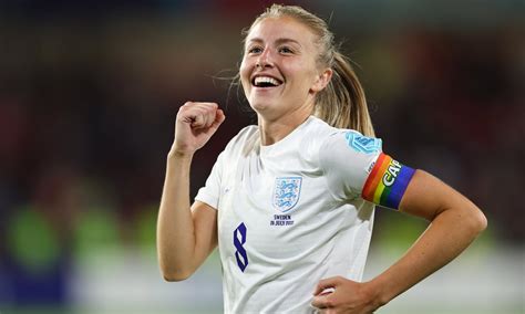 captain of england football team women